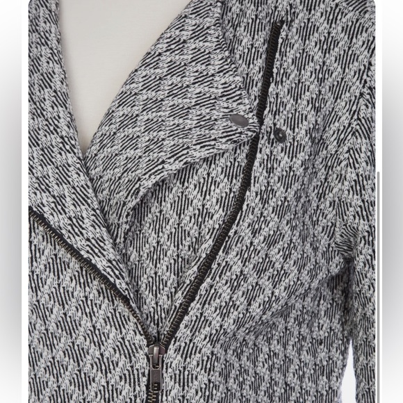 Lucky Brand sweater 🍀 - Picture 2 of 9